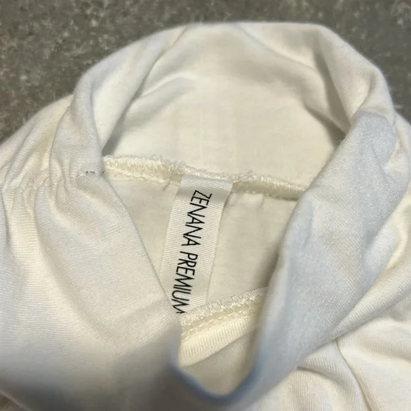 Zenana Sleeveless Mock-TurtleNeck Pleated Top with Waistband size Small NWOT - Picture 5 of 6